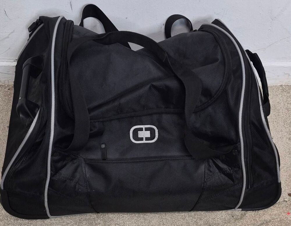 OGIO rolling duffel bag - Picture 3 of 7